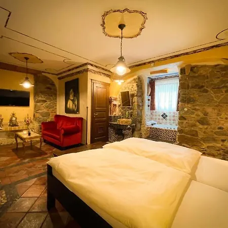 Black Forest מלון