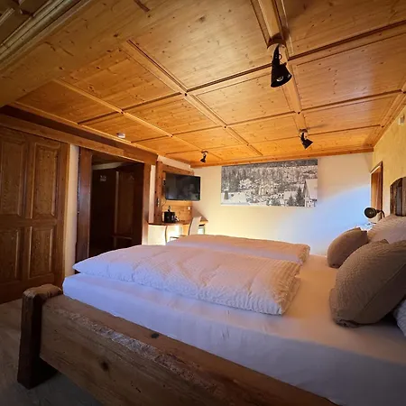 Black Forest מלון *